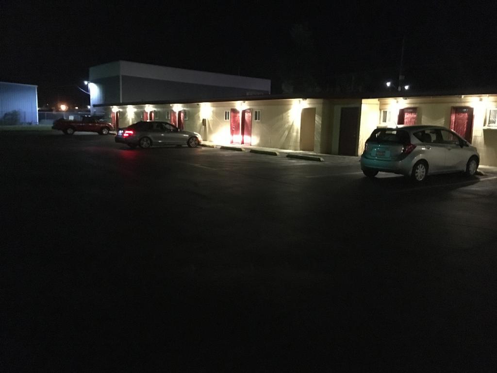 Budget Inn Motel Woodburn Exterior photo