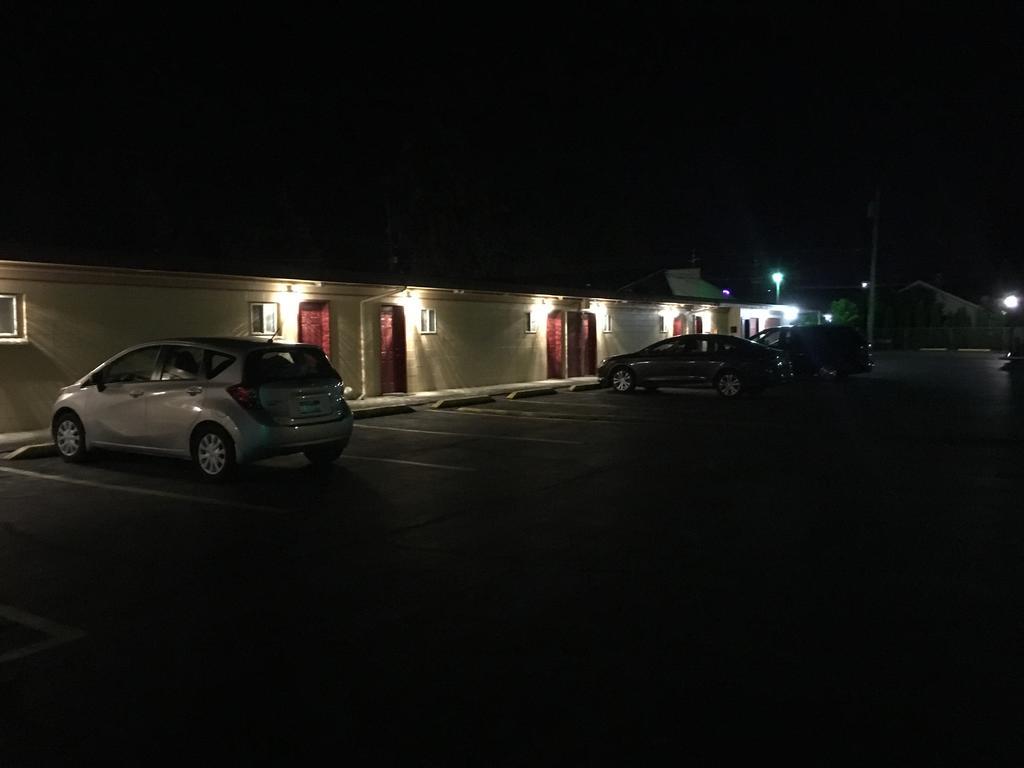 Budget Inn Motel Woodburn Exterior photo