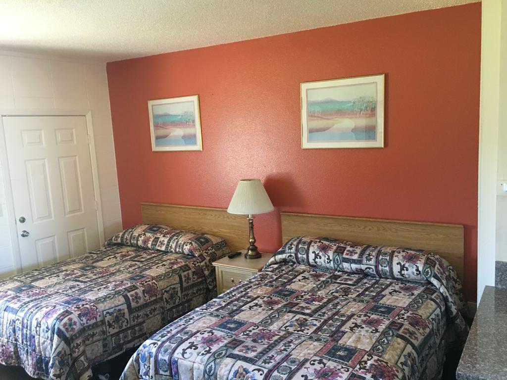 Budget Inn Motel Woodburn Exterior photo