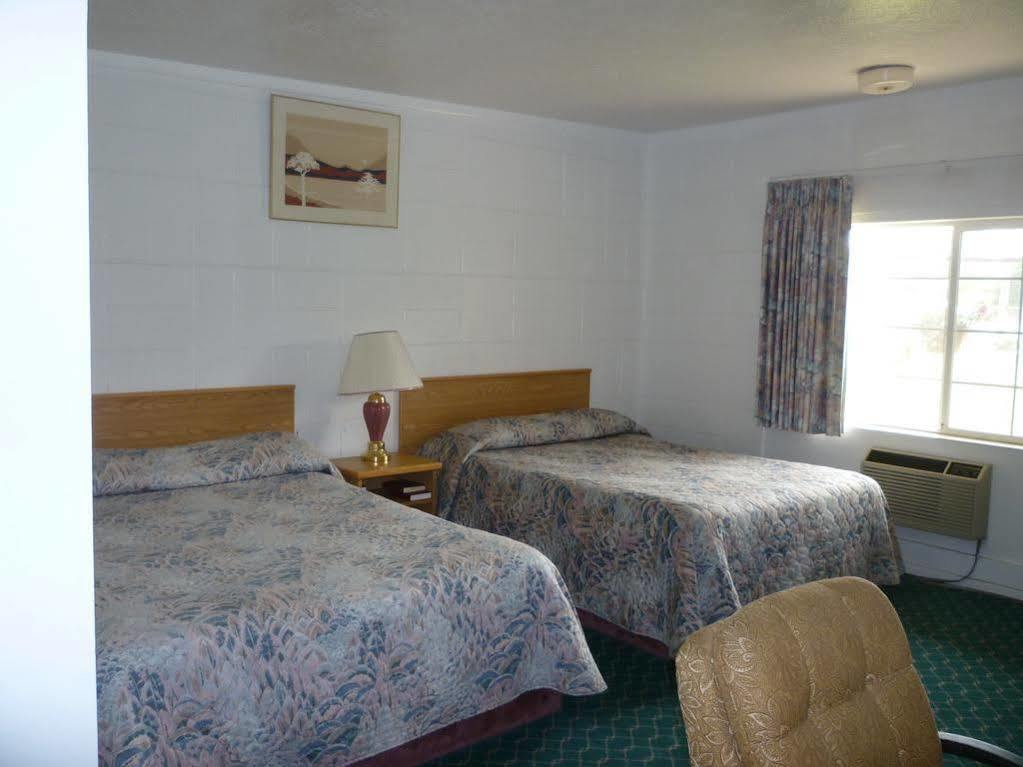 Budget Inn Motel Woodburn Exterior photo