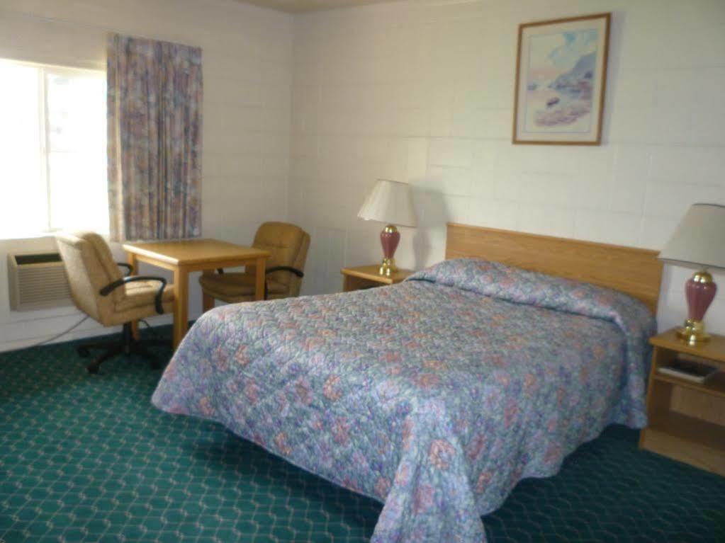 Budget Inn Motel Woodburn Exterior photo