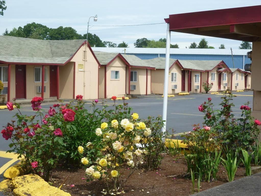 Budget Inn Motel Woodburn Exterior photo